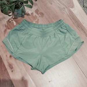 LULULEMON 2.5" Low Rise "Hotty Hot Short ll -In Tidewater Teal